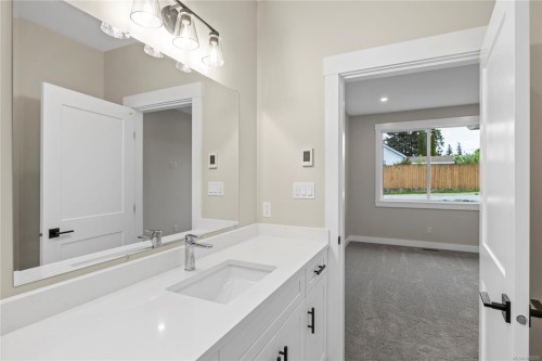 4721 Elizabeth St, Port Alberni, BC 
