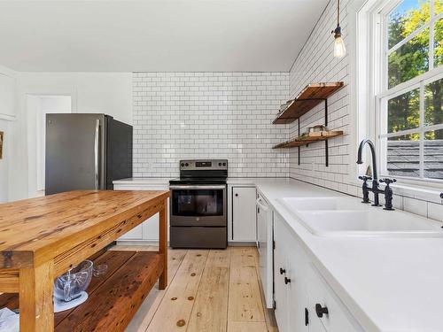 57 Old Falls Road, Liverpool, NS 