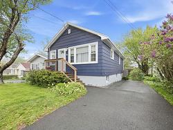 292 Chadwick Street  Dartmouth, NS B2Y 2M3