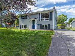 4 Reagh Avenue Avenue Middleton, NS B0S 1P0