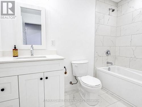 Main four piece bathroom - 18 - 86 Eagle Court, Saugeen Shores, ON 