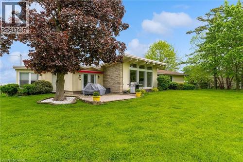 Expansive green lawn with mature trees - 899 Niagara Parkway, Fort Erie, ON 