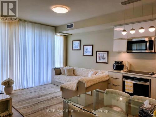 911 - 10 Deerlick Court, Toronto, ON - Indoor
