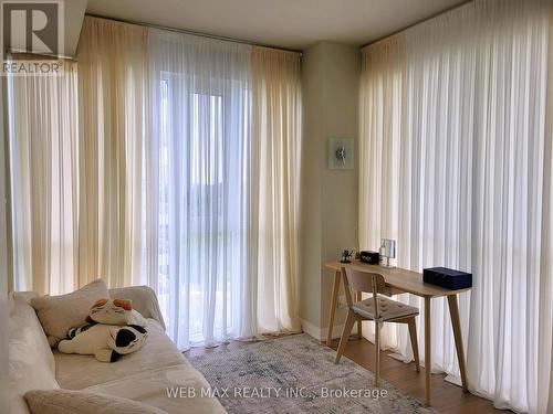 911 - 10 Deerlick Court, Toronto, ON - Indoor