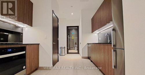 911 - 10 Deerlick Court, Toronto, ON - Indoor Photo Showing Kitchen