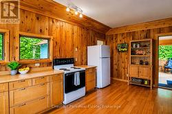 Kitchen and dining, with stunning natual light - 