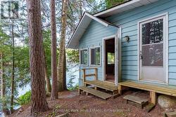 Lakeside Sleeping Cabin - 