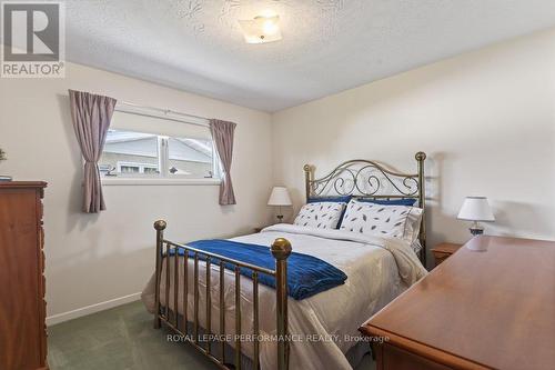 2184 Melfort Street, Ottawa, ON - Indoor Photo Showing Bedroom
