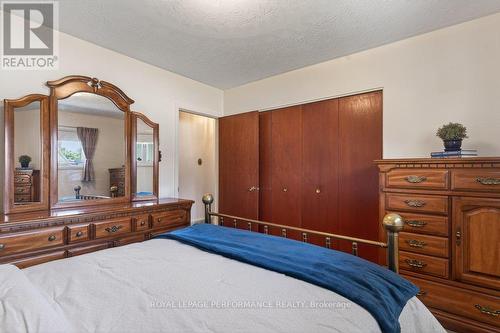2184 Melfort Street, Ottawa, ON - Indoor Photo Showing Bedroom