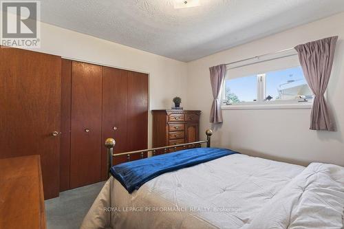 2184 Melfort Street, Ottawa, ON - Indoor Photo Showing Bedroom