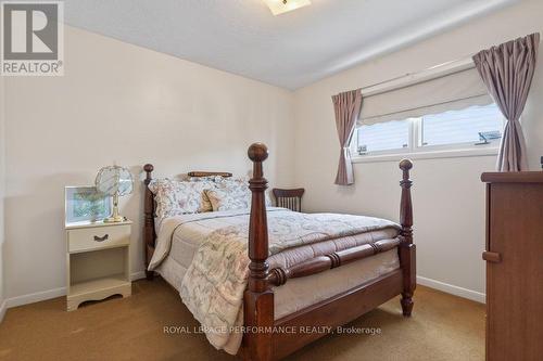 2184 Melfort Street, Ottawa, ON - Indoor Photo Showing Bedroom