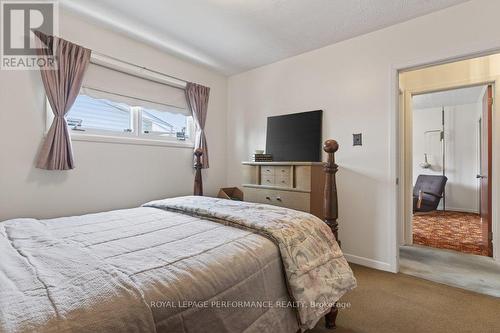 2184 Melfort Street, Ottawa, ON - Indoor Photo Showing Bedroom