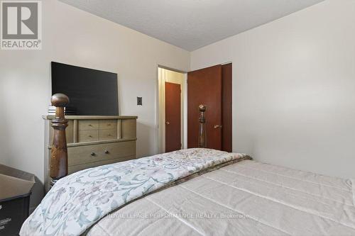 2184 Melfort Street, Ottawa, ON - Indoor Photo Showing Bedroom