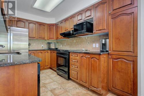 167 Duntroon Circle, Ottawa, ON - Indoor Photo Showing Kitchen