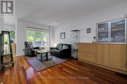 167 Duntroon Circle, Ottawa, ON - Indoor Photo Showing Living Room