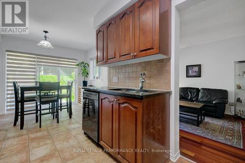 167 Duntroon Circle, Ottawa, ON - Indoor Photo Showing Kitchen