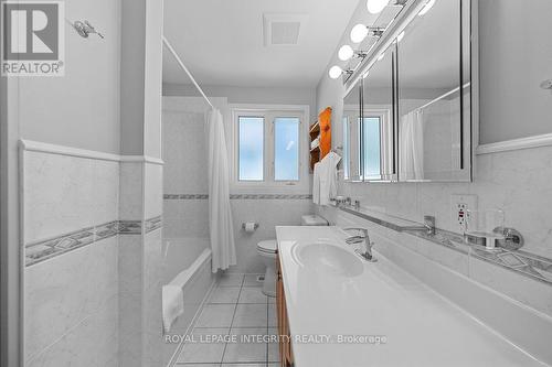 30 Biscayne Crescent, Ottawa, ON - Indoor Photo Showing Bathroom