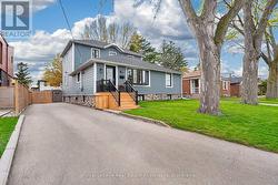 40 BRIARWOOD AVENUE  Mississauga, ON L5G 3N6