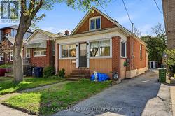 60 WARREN CRESCENT Toronto, ON M6S 4S2