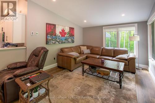1388 Cedarpoint Road, Tiny, ON - Indoor Photo Showing Living Room