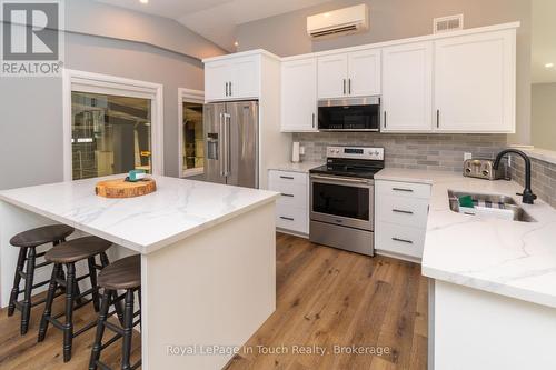 1388 Cedarpoint Road, Tiny, ON - Indoor Photo Showing Kitchen With Upgraded Kitchen