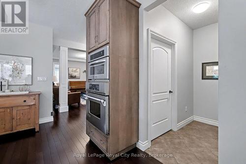 8 Zaduk Place, Guelph (Kortright East), ON - Indoor