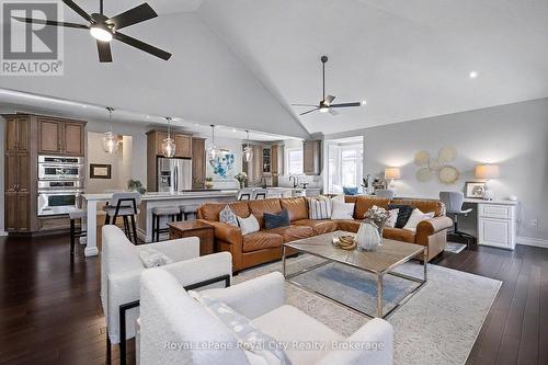 8 Zaduk Place, Guelph (Kortright East), ON - Indoor Photo Showing Living Room