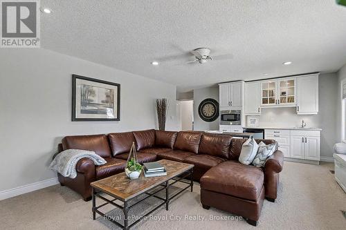 8 Zaduk Place, Guelph (Kortright East), ON - Indoor Photo Showing Living Room