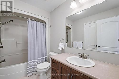 8 Zaduk Place, Guelph (Kortright East), ON - Indoor Photo Showing Bathroom