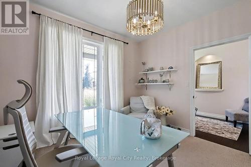 8 Zaduk Place, Guelph (Kortright East), ON - Indoor
