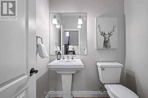 8 Zaduk Place, Guelph (Kortright East), ON - Indoor Photo Showing Bathroom