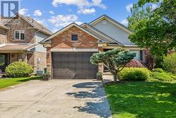 39 LIAM DRIVE Hamilton, ON L9G 4Y1