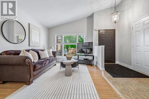 39 Liam Drive, Hamilton, ON - Indoor Photo Showing Living Room