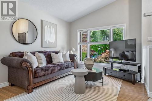 39 Liam Drive, Hamilton, ON - Indoor Photo Showing Living Room