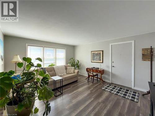 1755 King Street Unit# 9, Hamilton, ON - Indoor Photo Showing Living Room