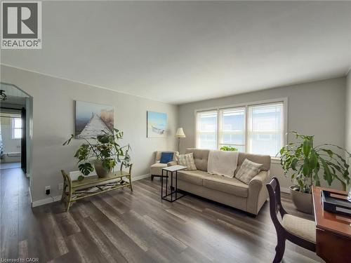 1755 King Street Unit# 9, Hamilton, ON - Indoor Photo Showing Living Room
