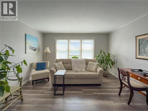 1755 King Street Unit# 9, Hamilton, ON - Indoor Photo Showing Living Room