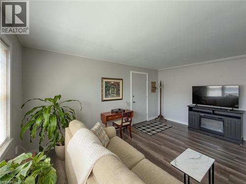 1755 King Street Unit# 9, Hamilton, ON - Indoor Photo Showing Living Room