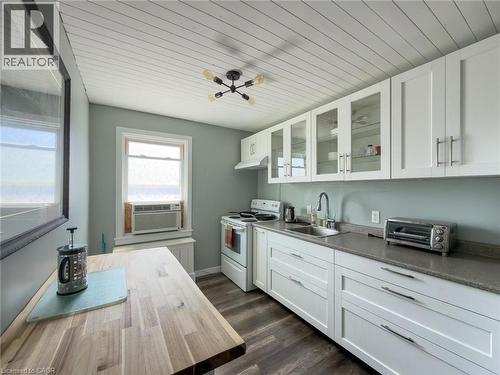 1755 King Street Unit# 9, Hamilton, ON - Indoor Photo Showing Kitchen