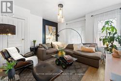 40 CLAREMONT STREET Toronto, ON M6J 2M5