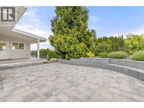 Outdoor entertaining space with hook up for fire bowl - 1315 Dehart Road, Kelowna, BC 
