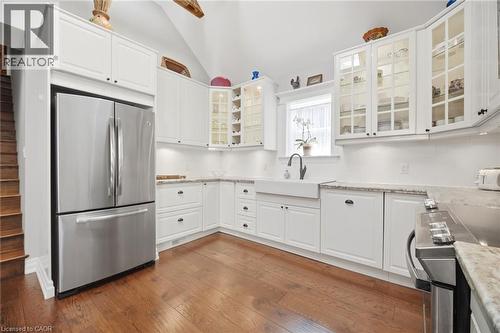 66 Chatham Street, Hamilton, ON - Indoor Photo Showing Kitchen