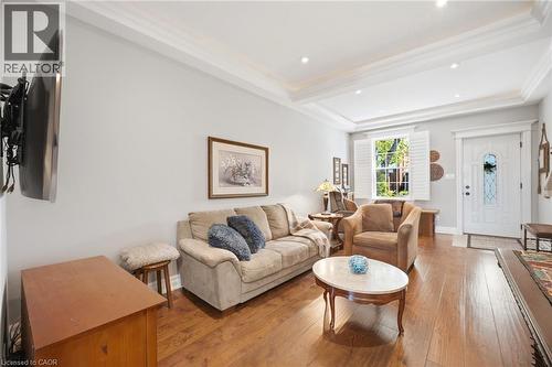 66 Chatham Street, Hamilton, ON - Indoor Photo Showing Living Room