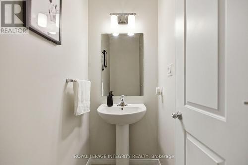 459 Cope Drive, Ottawa, ON - Indoor Photo Showing Bathroom