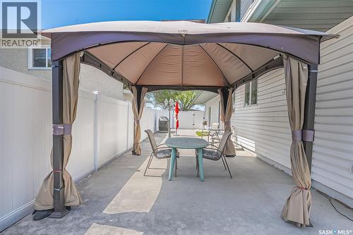 2 Cambridge Crescent, Saskatoon, SK 