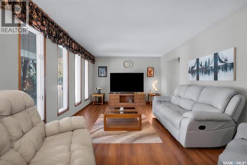 2 Cambridge Crescent, Saskatoon, SK 