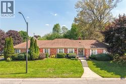 3 FIELDSTONE Circle Brantford, ON N3R 6S7