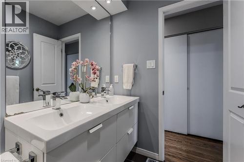 2157 Mountain Grove Avenue, Burlington, ON - Indoor Photo Showing Bathroom