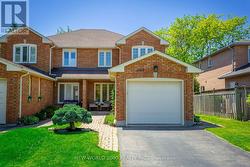 644 AMELIA CRESCENT  Burlington, ON L7L 6E5