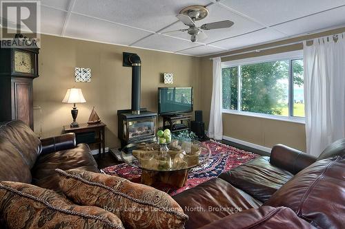 111 Fraser Street, Meaford, ON - Indoor Photo Showing Living Room